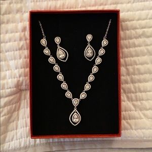 ❗️SOLD❗️Necklace + Earring Set